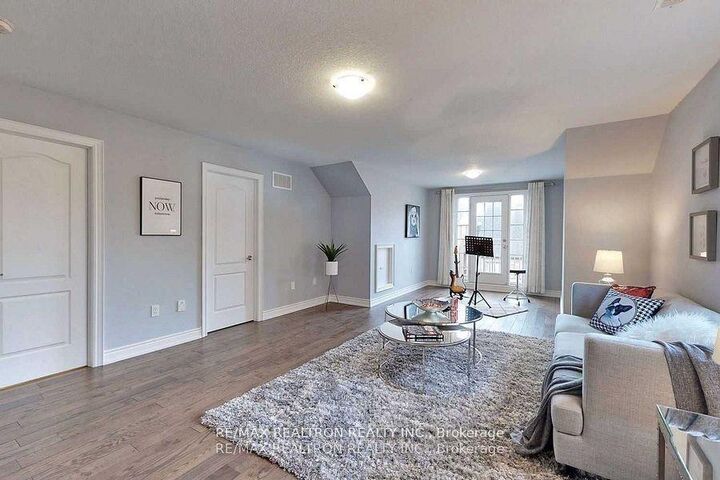 Property Photo:  18 Love Court One Bedroom  ON L4B 0G2 