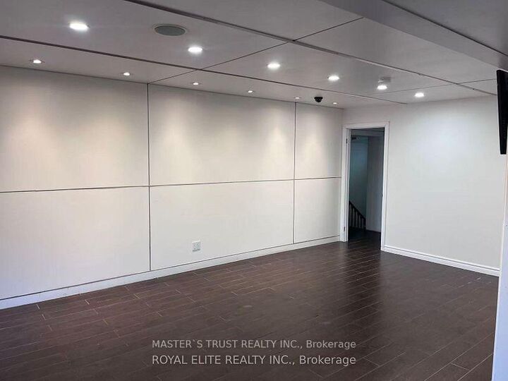 Property Photo: 89 Finch Ave East Avenue ON M2N 4R4