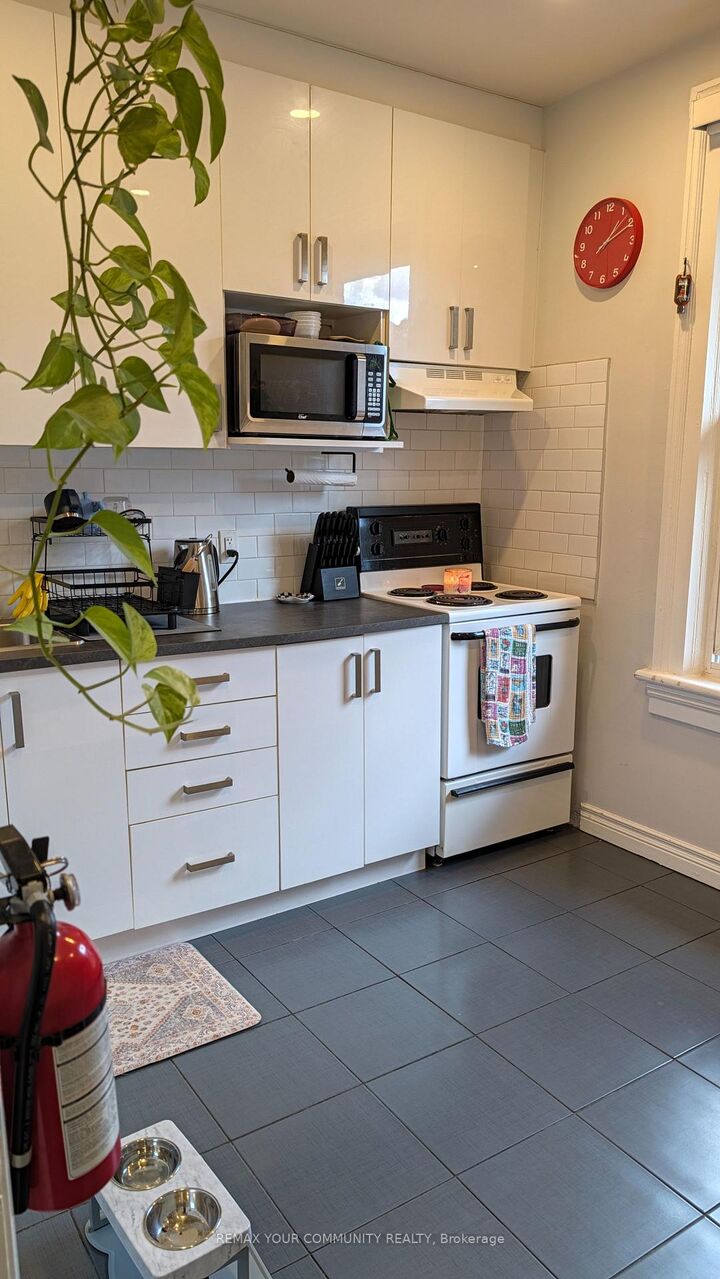 Property Photo:  59 Gwynne Avenue Unit 3  ON M6K 2C5 