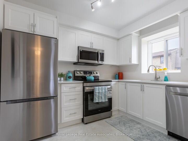 Property Photo:  2605 Woodchester Drive 57  ON L5K 2E3 
