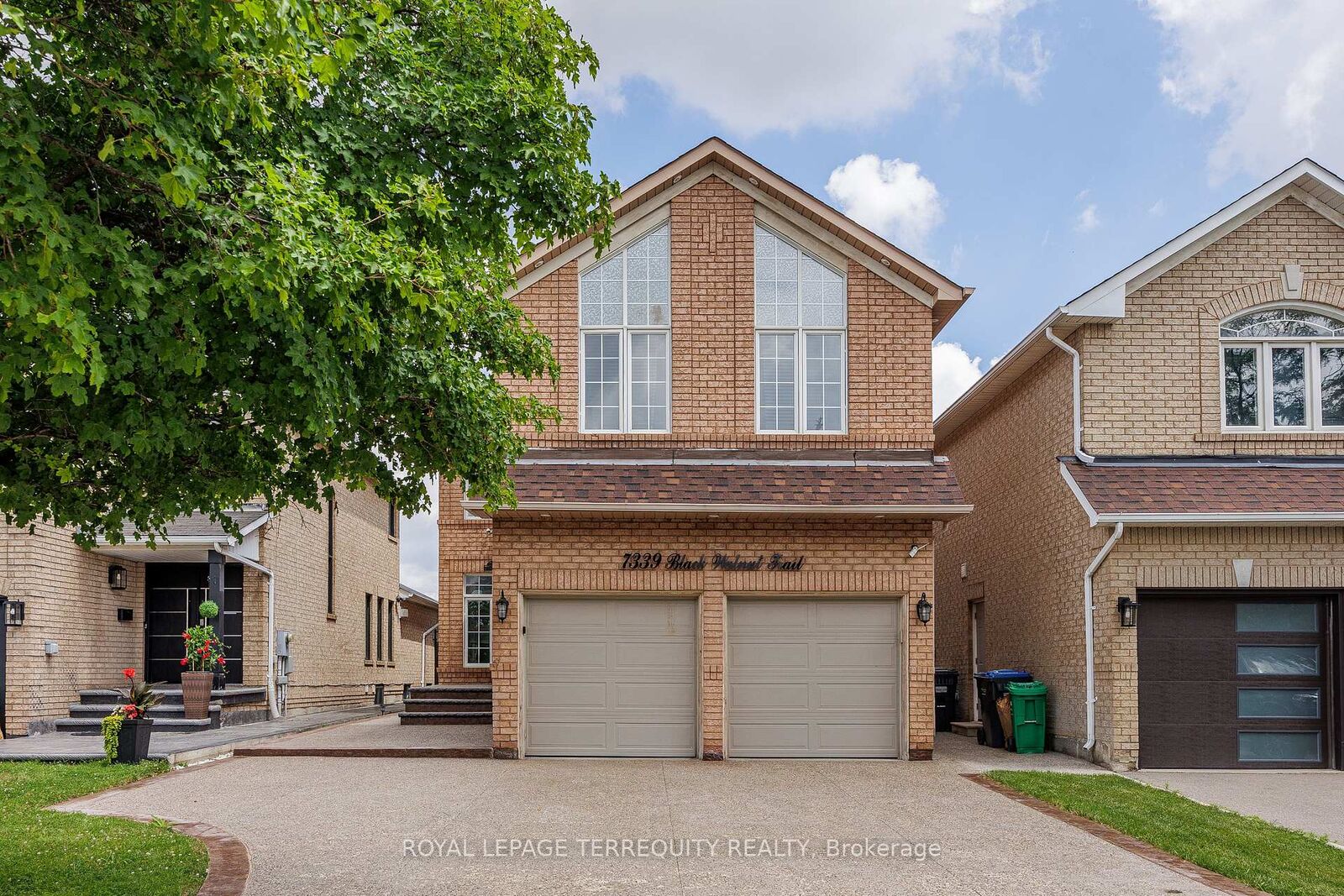 Property Photo:  7339 Black Walnut Trail  ON L5N 7M3 