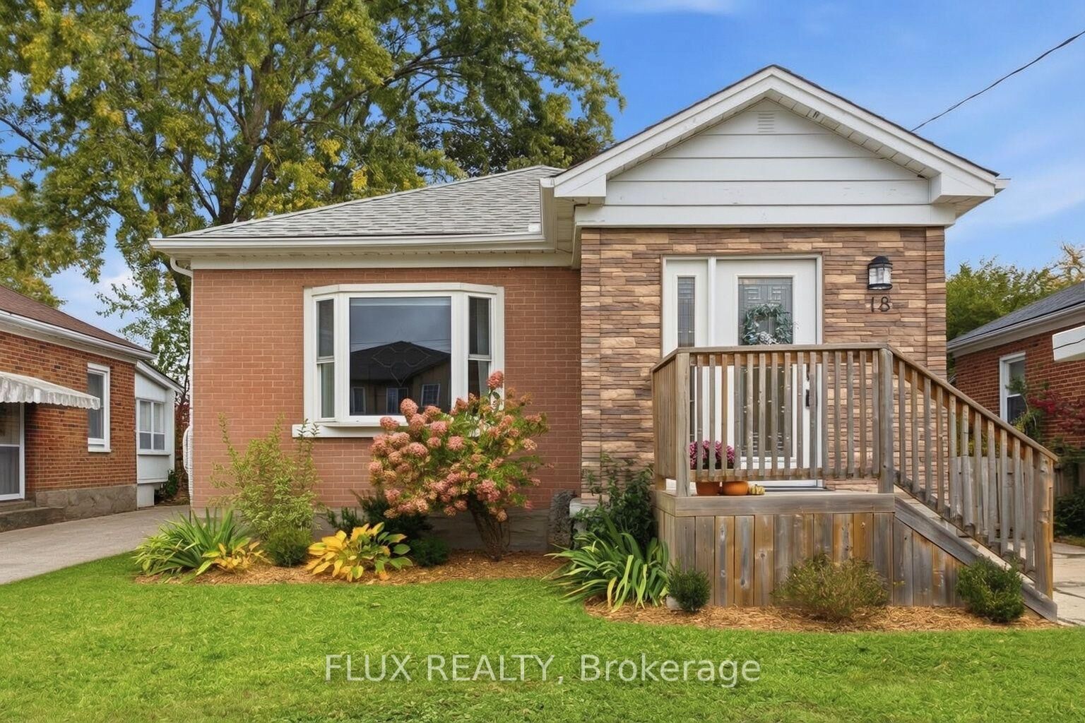 Property Photo:  18 Birch Avenue  ON N2H 4W5 