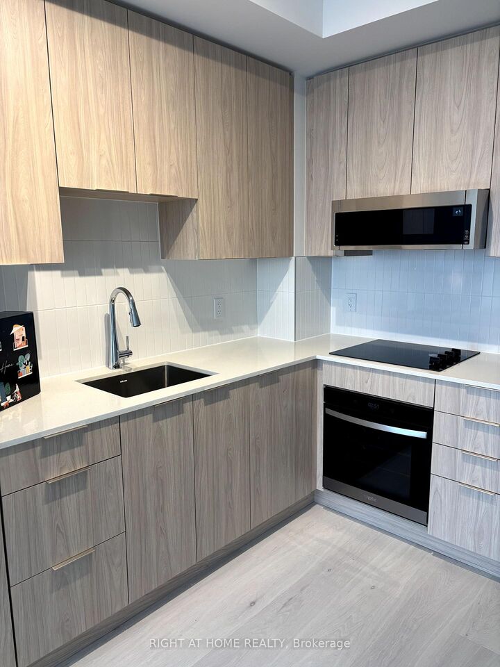 Property Photo: 2501 Saw Whet Boulevard 318 ON L6M 5N2