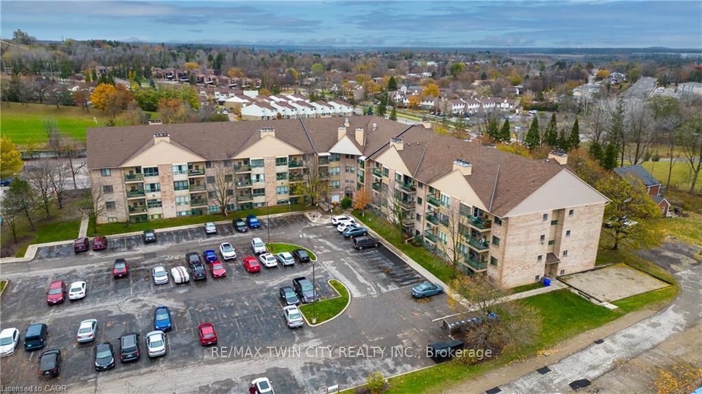 Property Photo:  15 Hofstetter Avenue 306  ON N2A 3Z7 