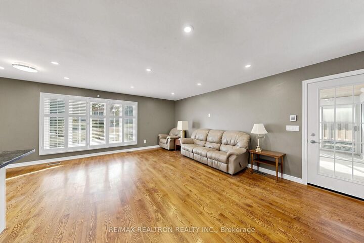Property Photo:  98 Thorncliffe Street  ON L1H 7H2 