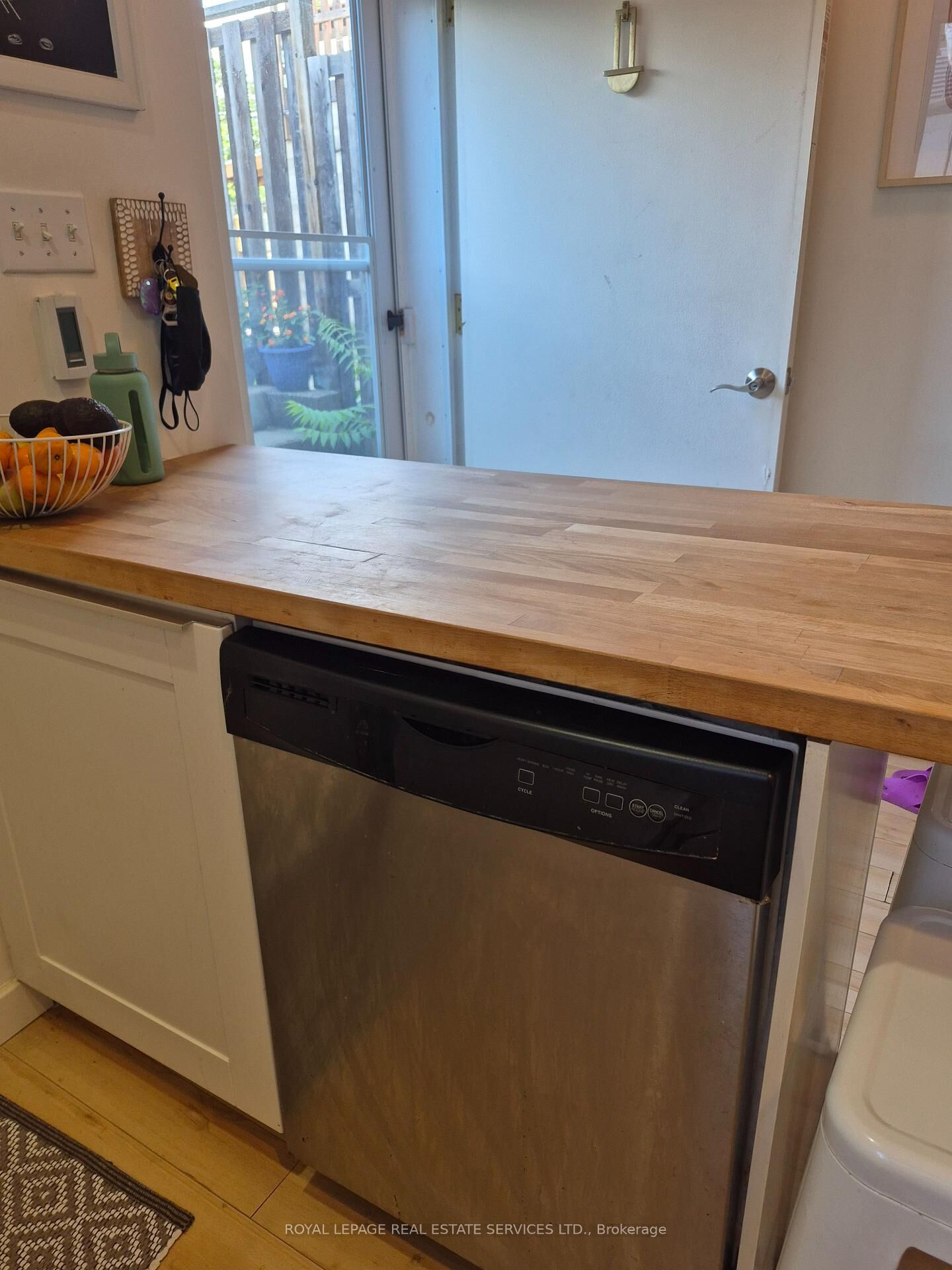 Property Photo:  804 Bloor Street W Main Floor  ON M6G 1L9 