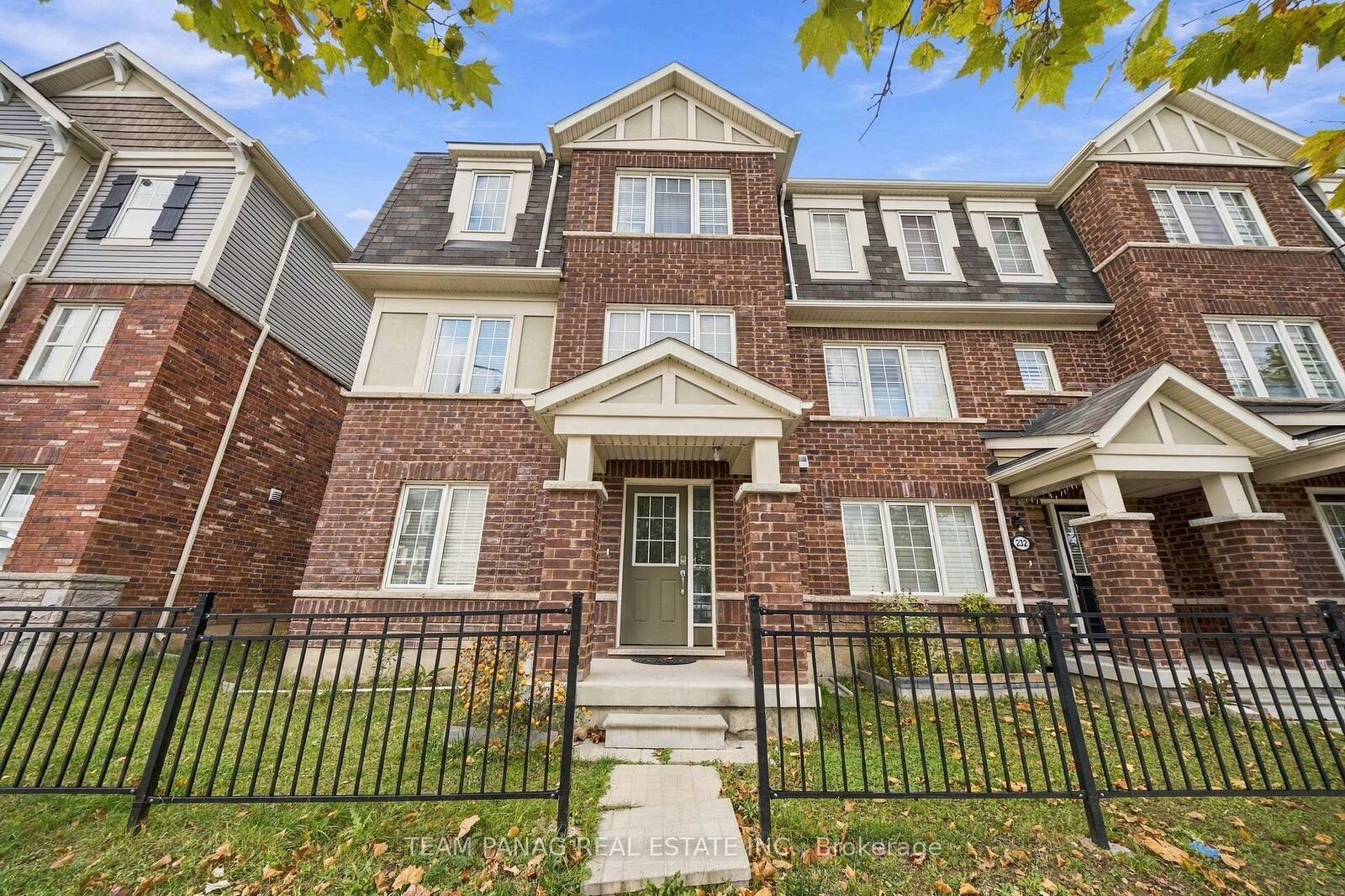 Property Photo:  230 Remembrance Road  ON L7A 4P3 