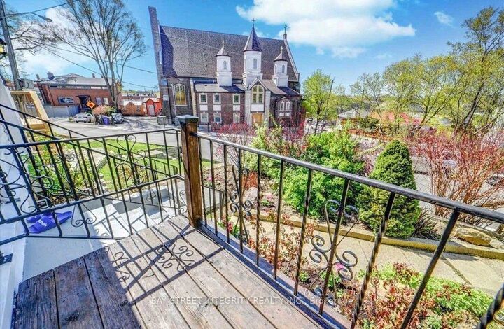 Property Photo:  383 Silverthorn Avenue  ON M6M 3H1 