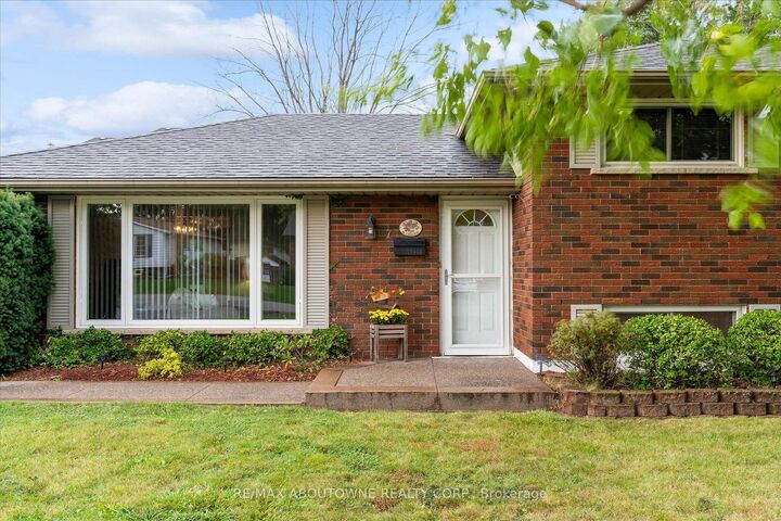 Property Photo:  7 Douglas Avenue  ON L3M 4E3 