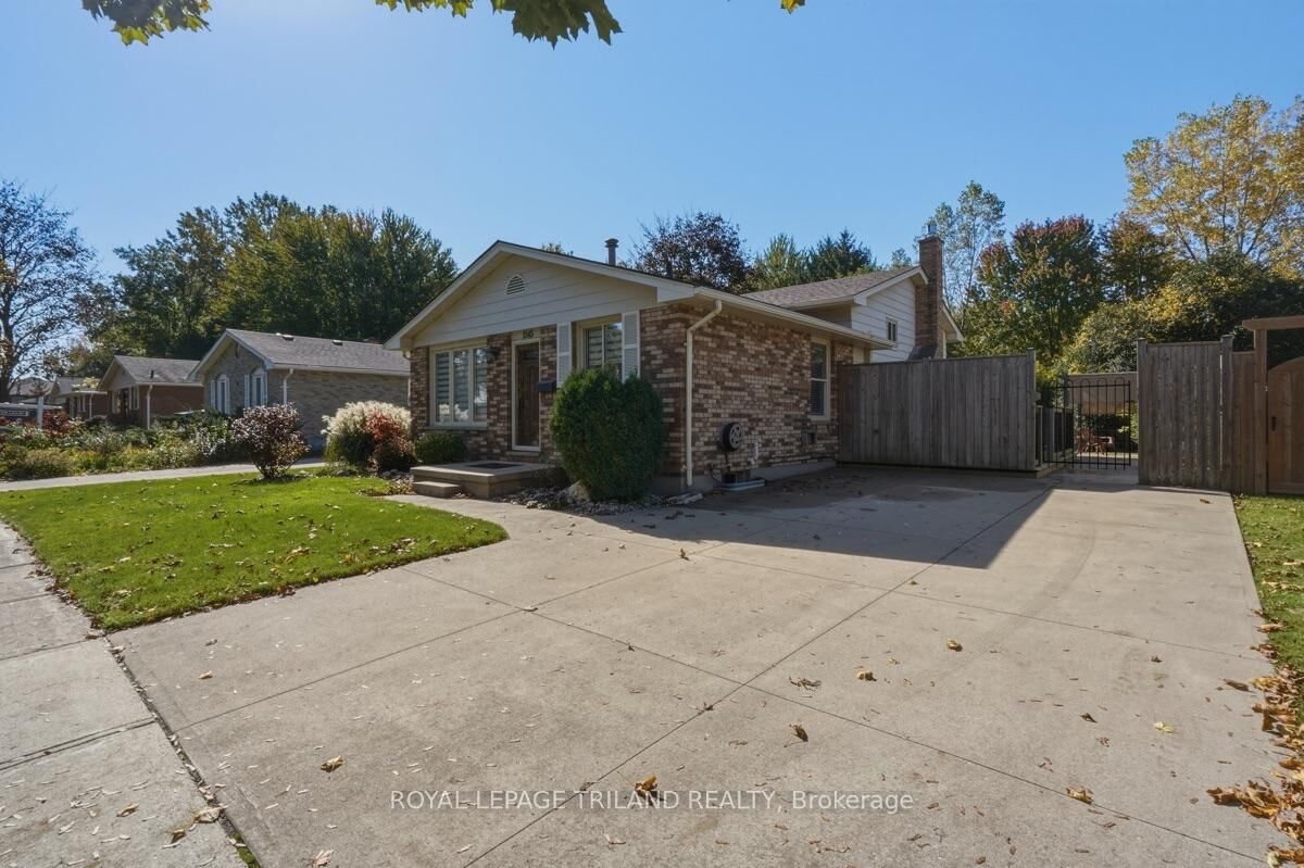 Property Photo:  1345 Aldersbrook Road  ON N6G 3J1 