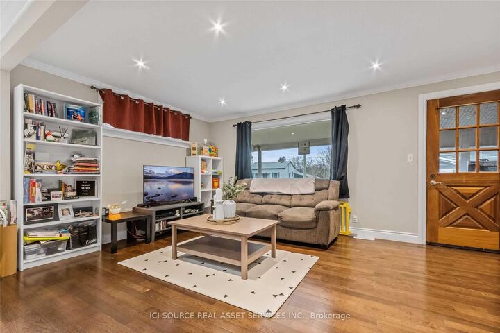 Property Photo:  1015 King Street Main Fl  ON L1N 5A7 