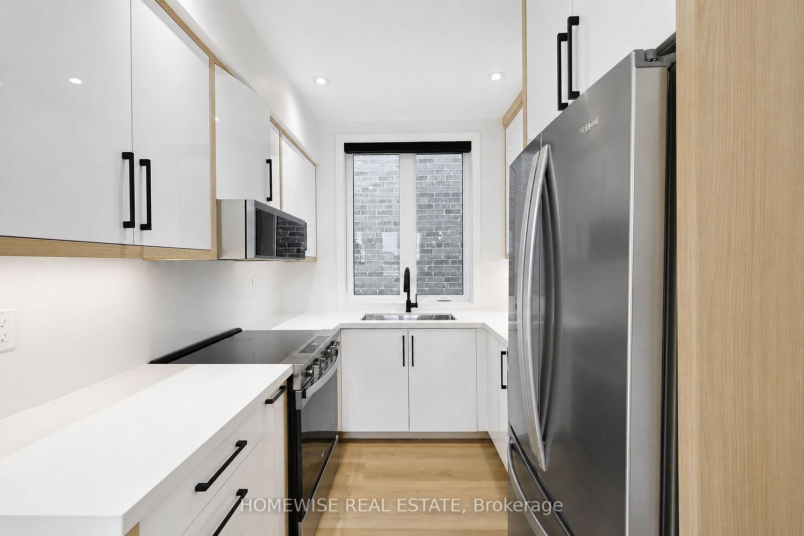 Property Photo:  25 King High Avenue 2  ON M3H 3A8 