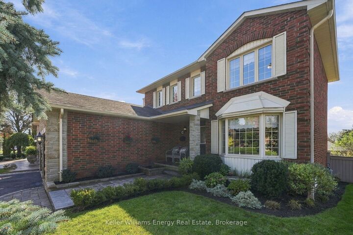 Property Photo:  250 Glen Hill Drive  ON L1N 7J8 
