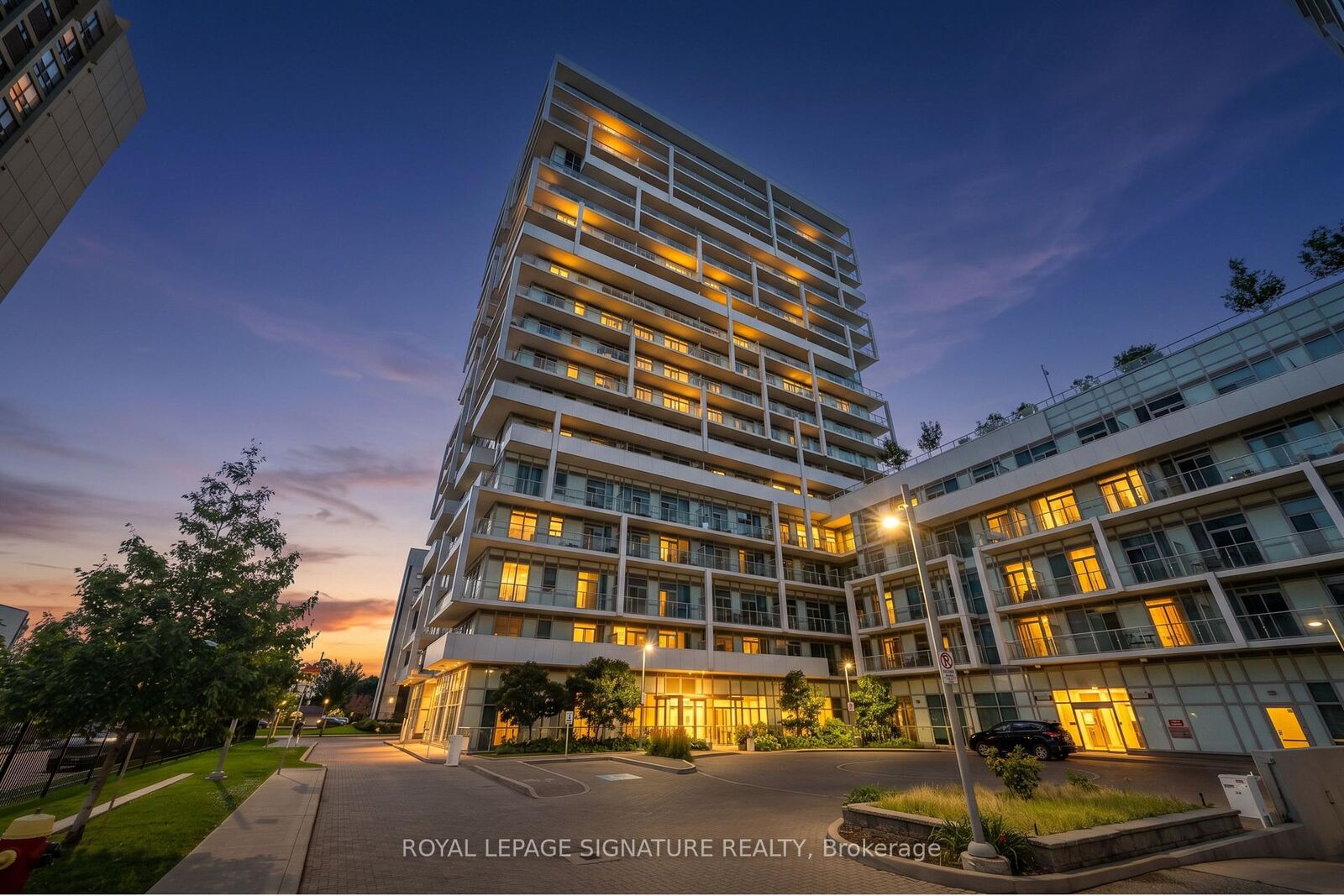 Property Photo:  55 Speers Road 105  ON L6K 3R6 