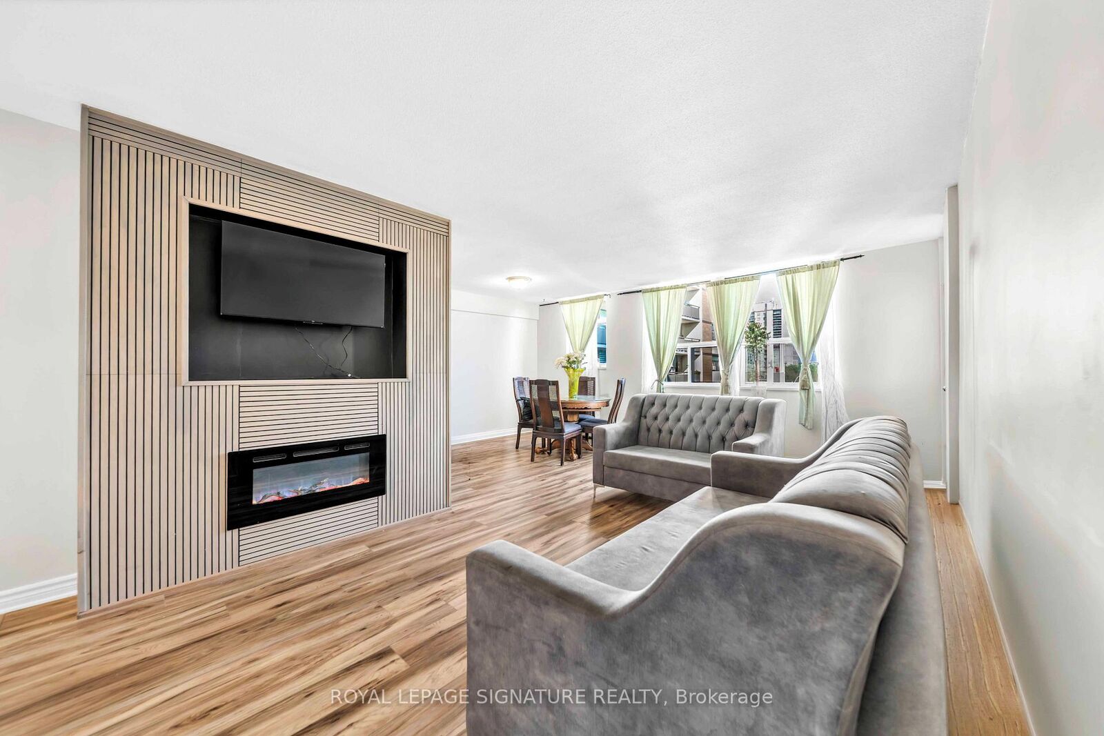 Property Photo:  5 Frith Road 402  ON M3N 2L5 