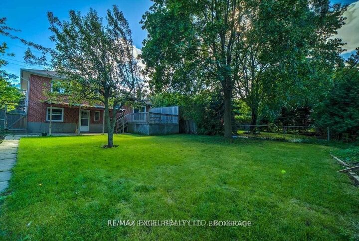 Property Photo:  54 Bowerbank Drive  ON M2M 1Z8 