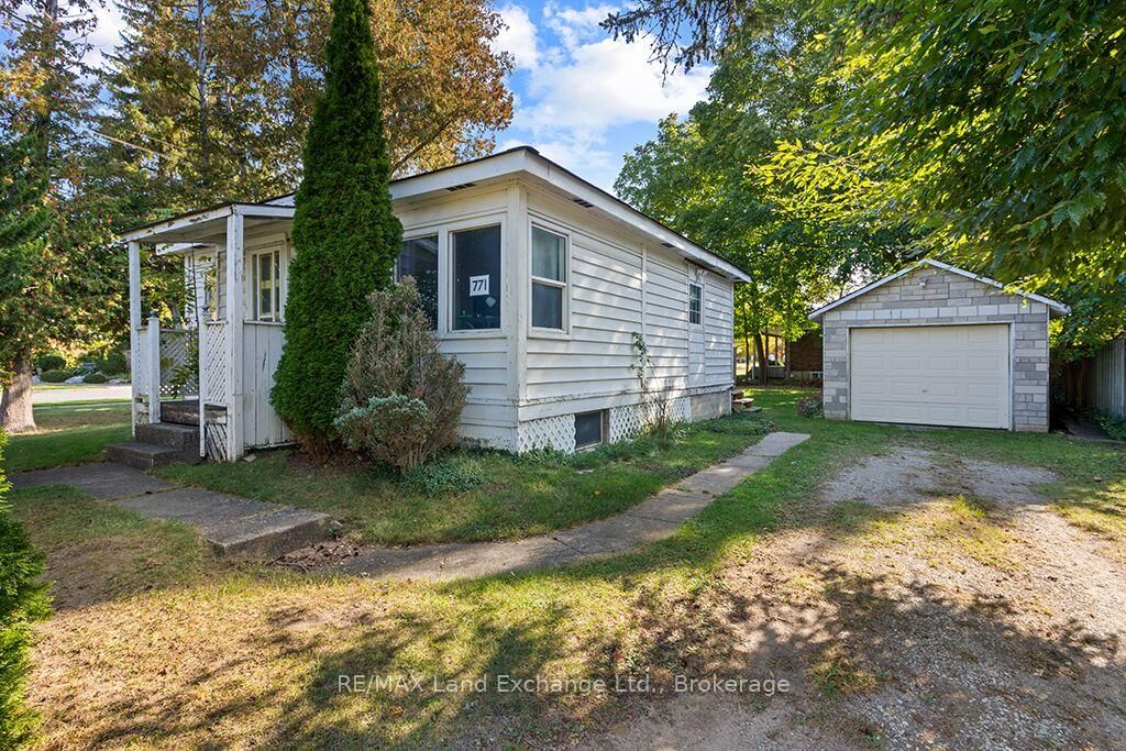 Property Photo:  771 Goderich Street  ON N0H 2C0 