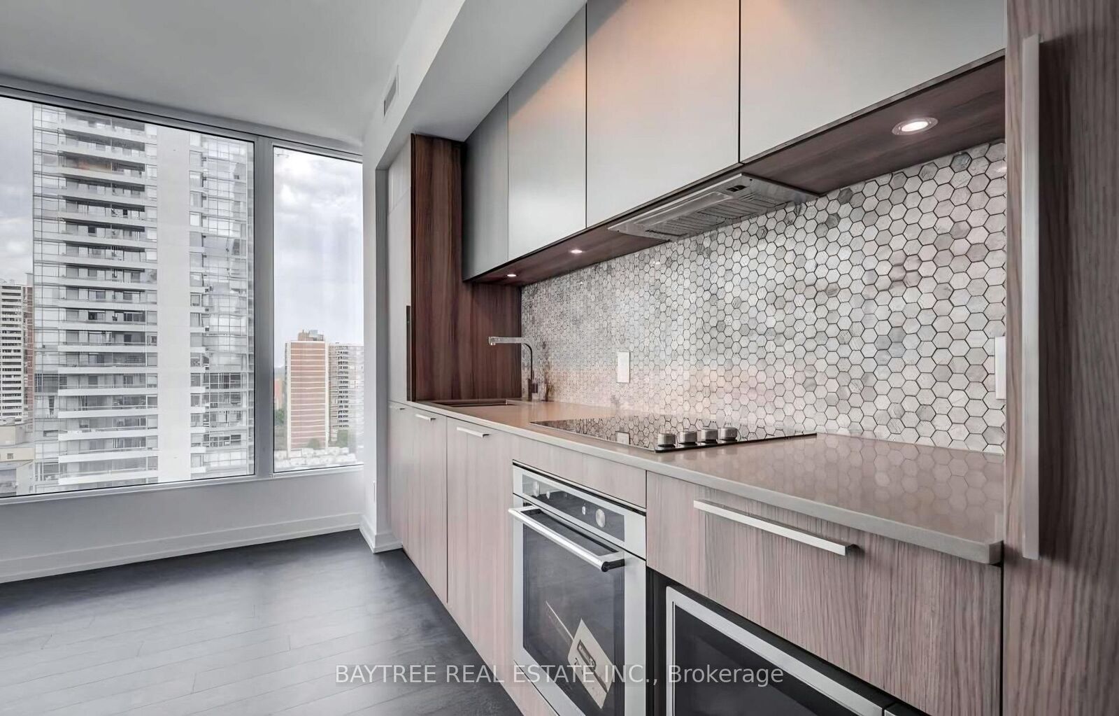 Property Photo:  85 Wood Street 2706  ON M4Y 0E8 