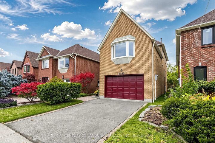 Property Photo: 4223 Lastrada Heights ON L5C 3V1