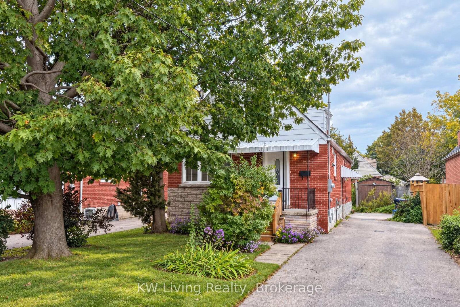 Property Photo: 20 Gardens Crescent Bsmt ON M4B 1T5