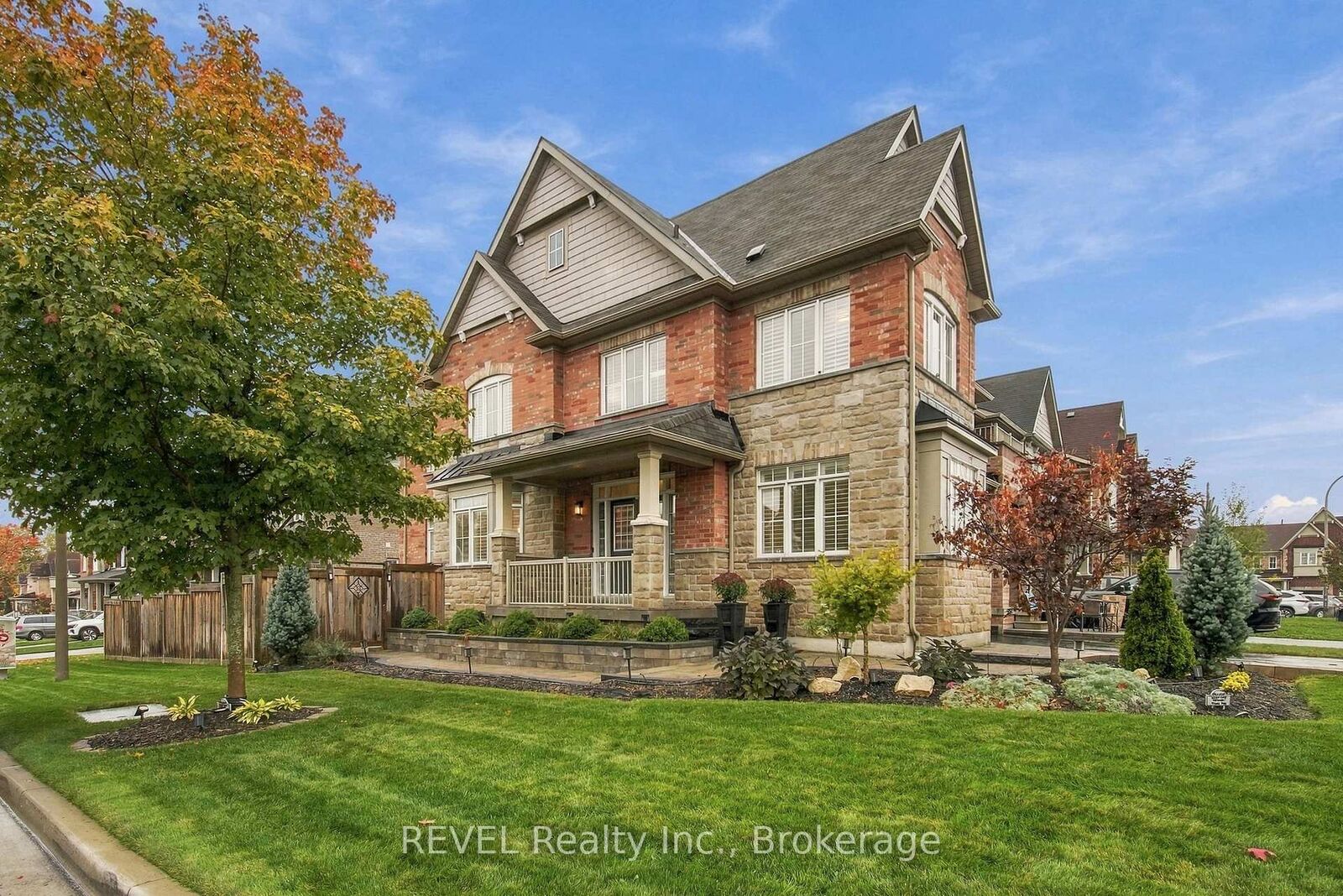 Property Photo:  127 Cathedral Drive  ON L1R 3L9 