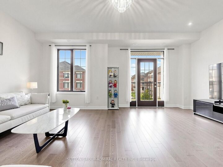 Property Photo: 85 Casely Avenue ON L4S 0K7