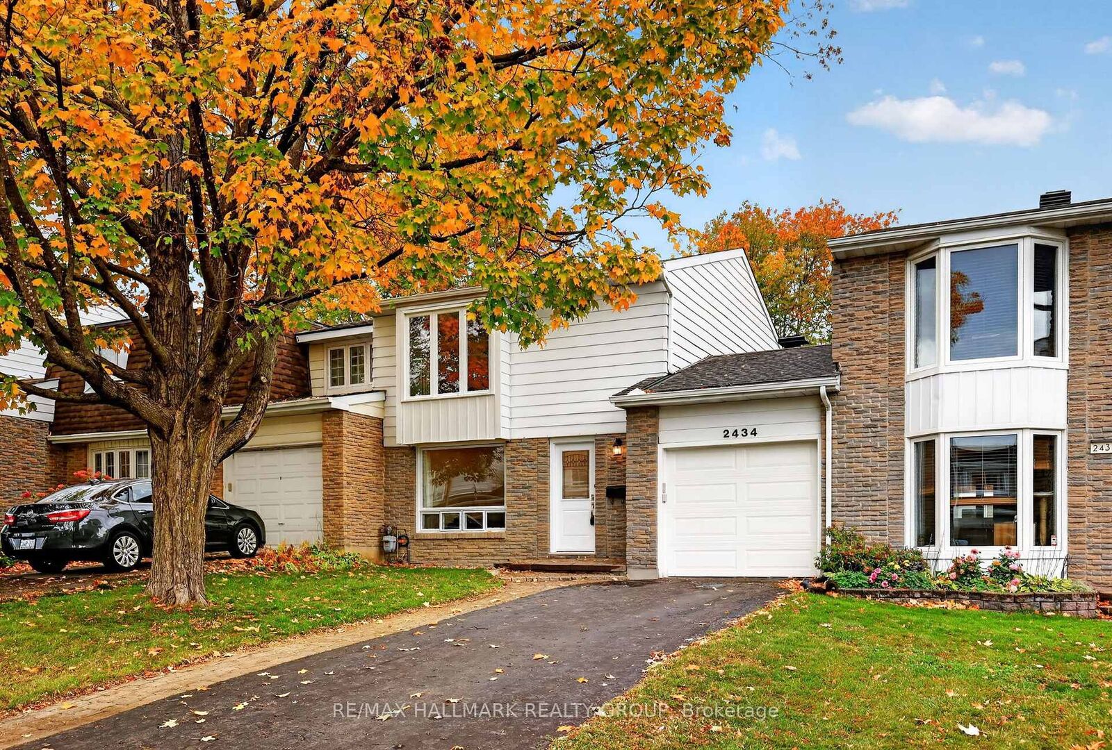 Property Photo: 2434 Braeburn Place ON K1B 4M4
