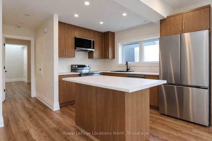Property Photo:  51 Sykes Street N 3  ON N4L 1V9 