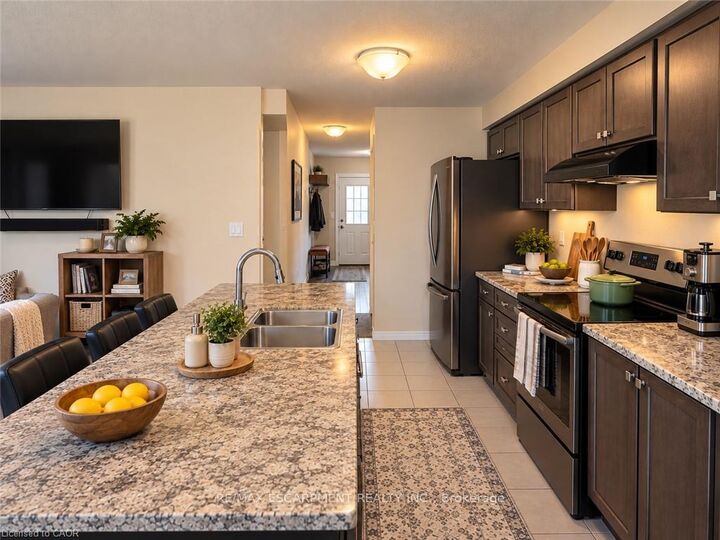Property Photo:  25 Sumac Drive  ON N3W 0C2 