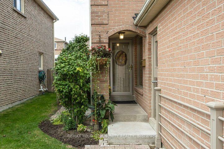 Property Photo:  30 Radford Drive  ON L1T 2H8 