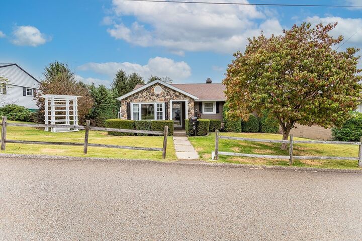 Property Photo:  42 Seventh Street  PA 15401 