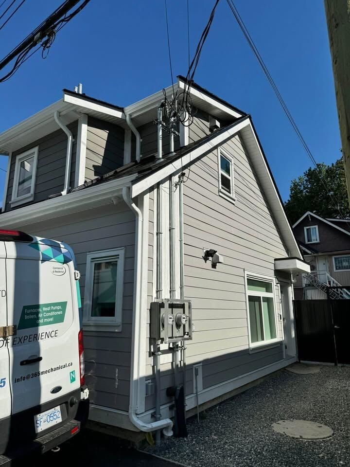Property Photo:  165 W 17th Avenue  BC V5Y 1Z7 