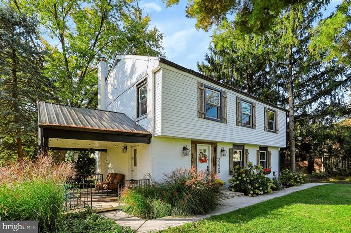 Property Photo:  246 E Oregon Road  PA 17543 