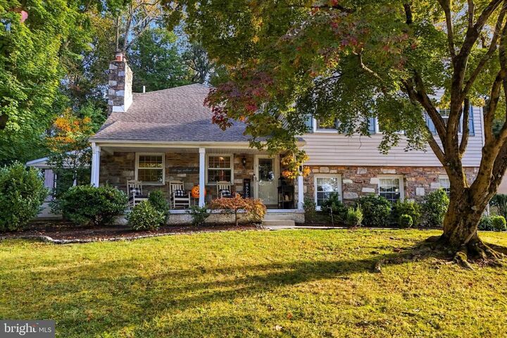 Property Photo:  769 Roslyn Avenue  PA 19038 