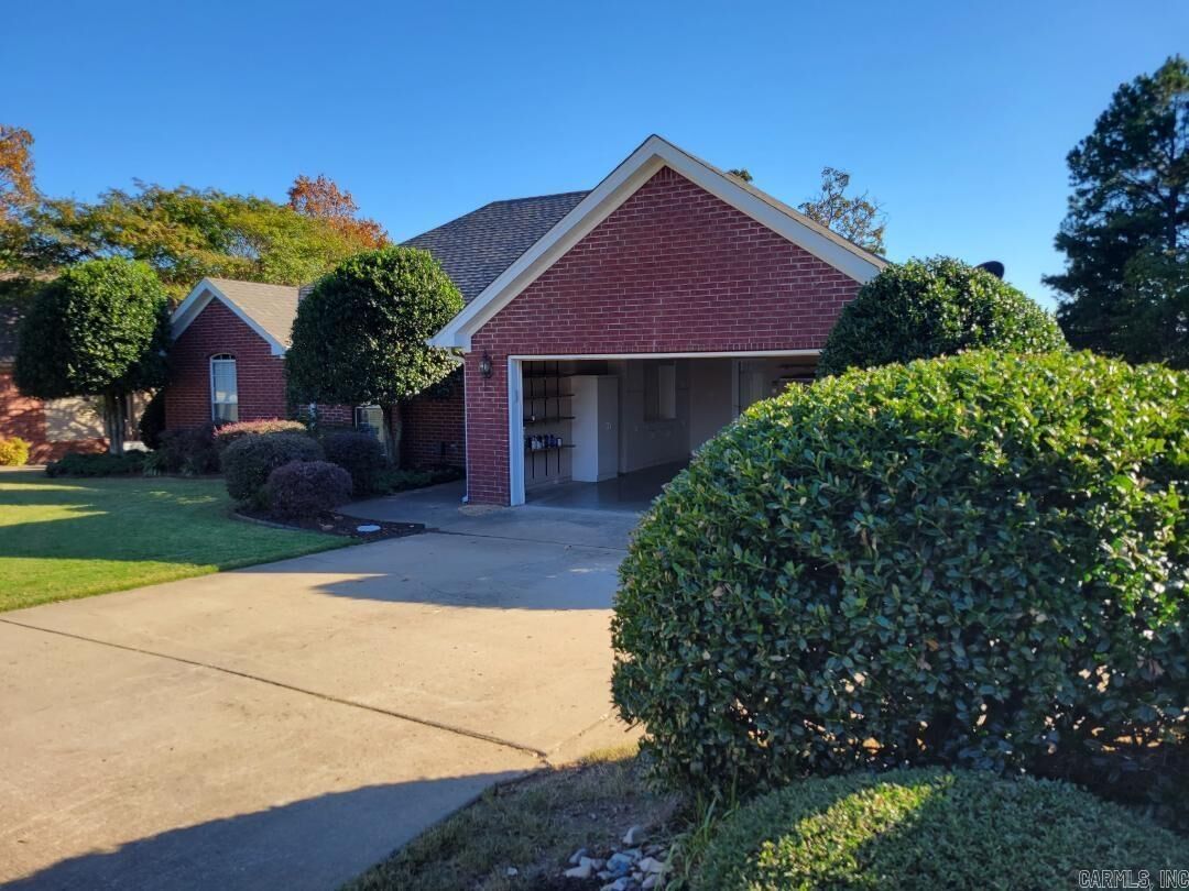 Property Photo: 117 Ridgeland Drive AR 72113