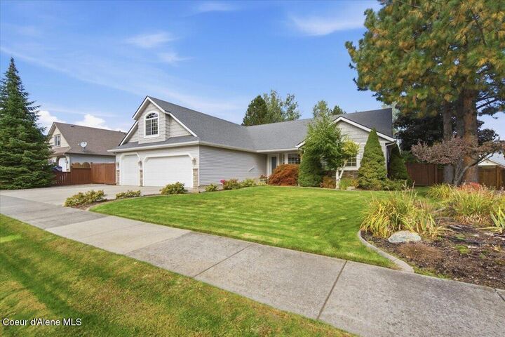 Property Photo:  1547 E Pembrook Dr  ID 83815 