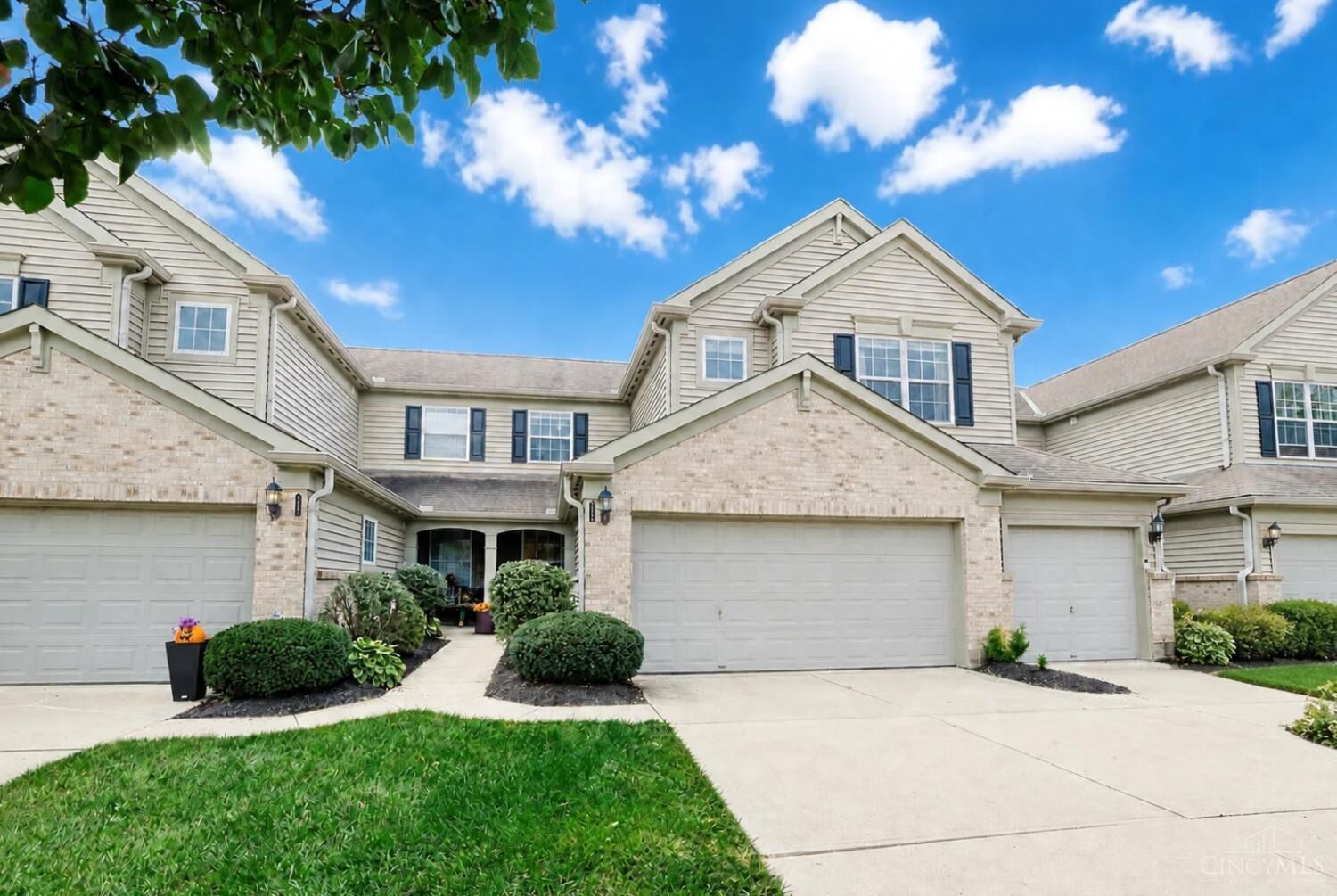 Property Photo:  4413 Black Oak Lane  OH 45040 