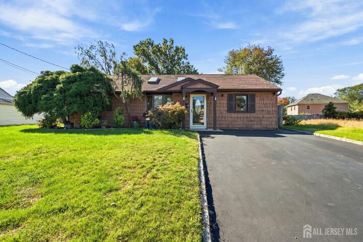 Property Photo:  12 E Knollwood Road  NJ 08817 