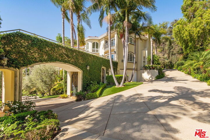 Property Photo:  1328 Las Pulgas Rd  CA 90272 