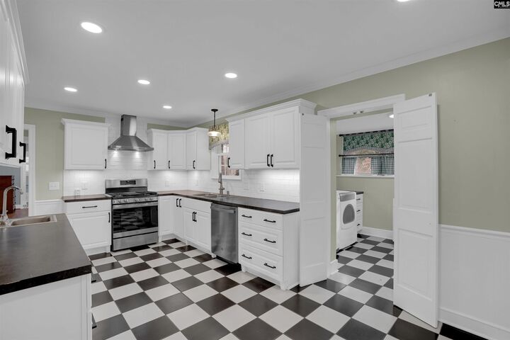 Property Photo:  904 Seminole  SC 29169 