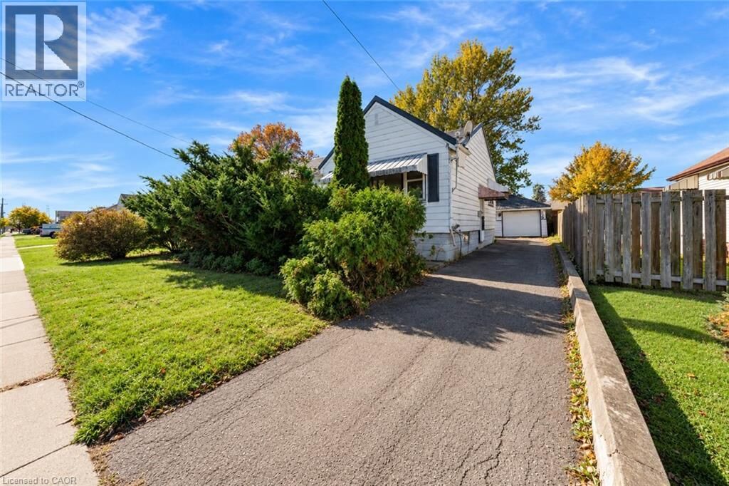 Property Photo:  808 Southworth Street South  ON L3B 2A4 