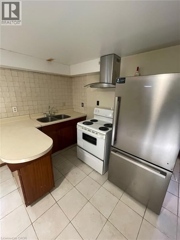 Property Photo:  190 Cedarvale Crescent  ON N2L 4T2 
