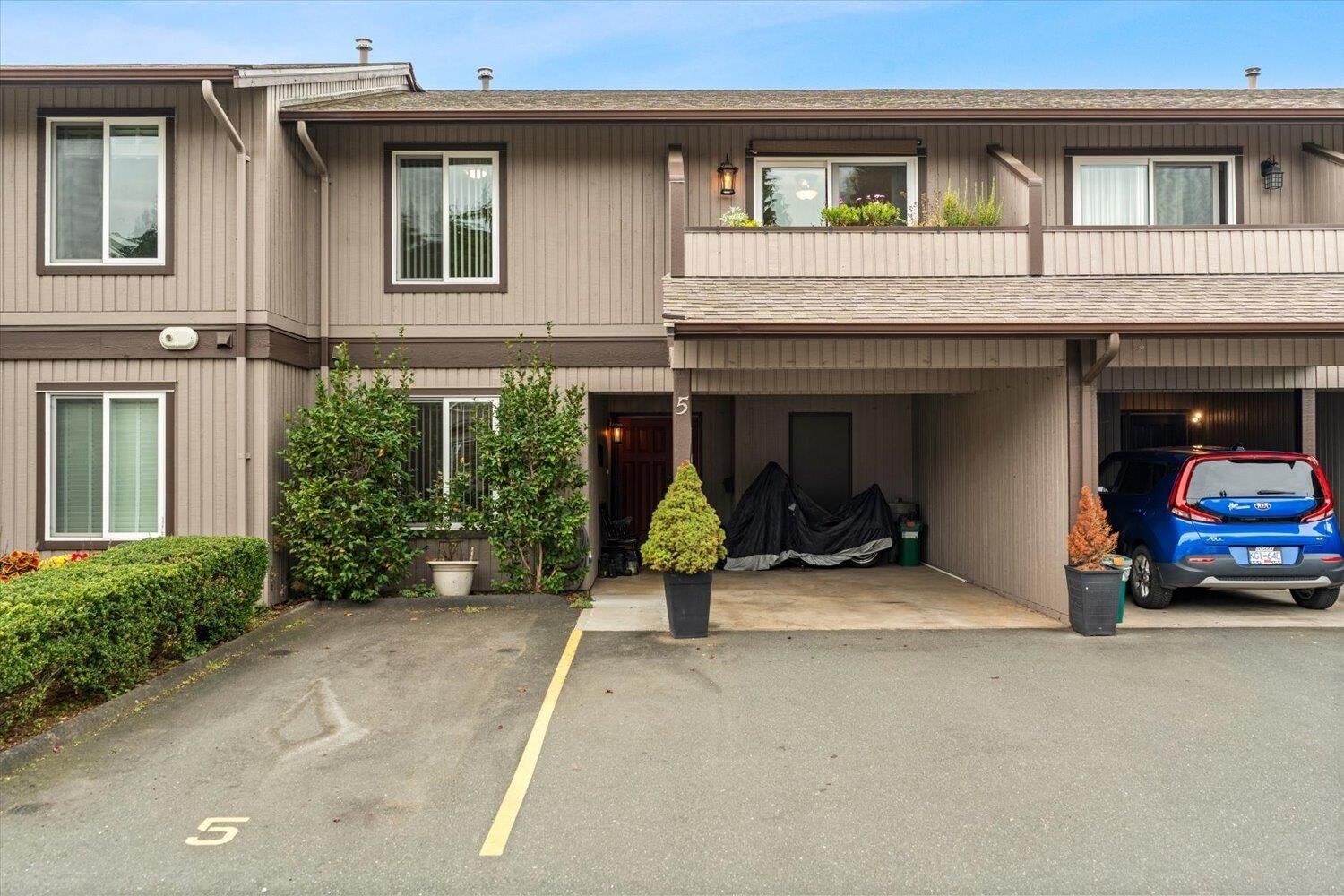 Property Photo:  32925 George Ferguson Way 5  BC V2S 6Z9 