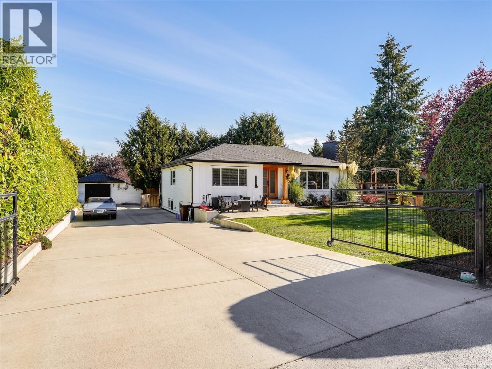 Property Photo:  7949 East Saanich Road  BC V0S 1M0 