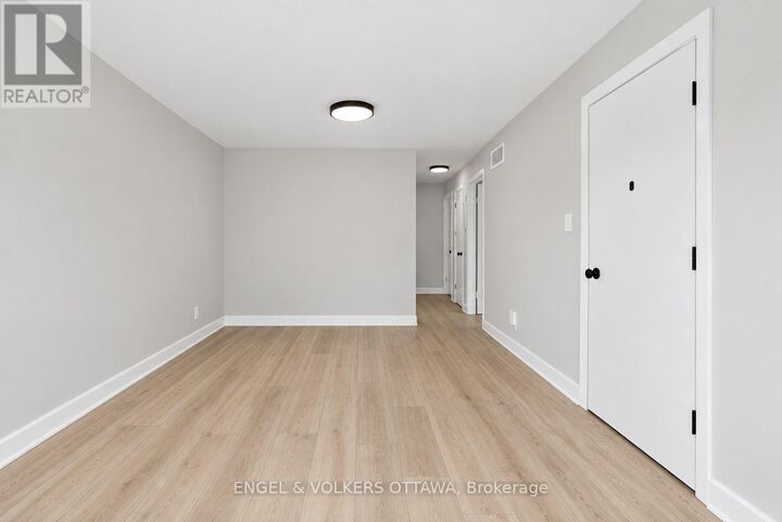 Property Photo: 527 Laderoute Avenue 2 ON K1Z 5V9