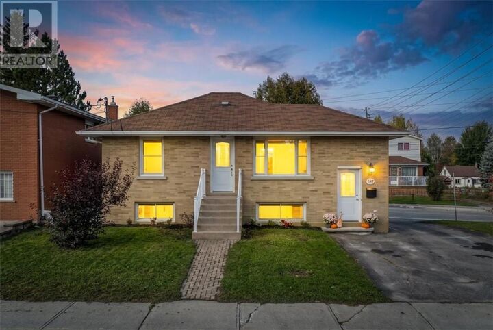 Property Photo:  647 Whittaker Street  ON P3E 4A9 