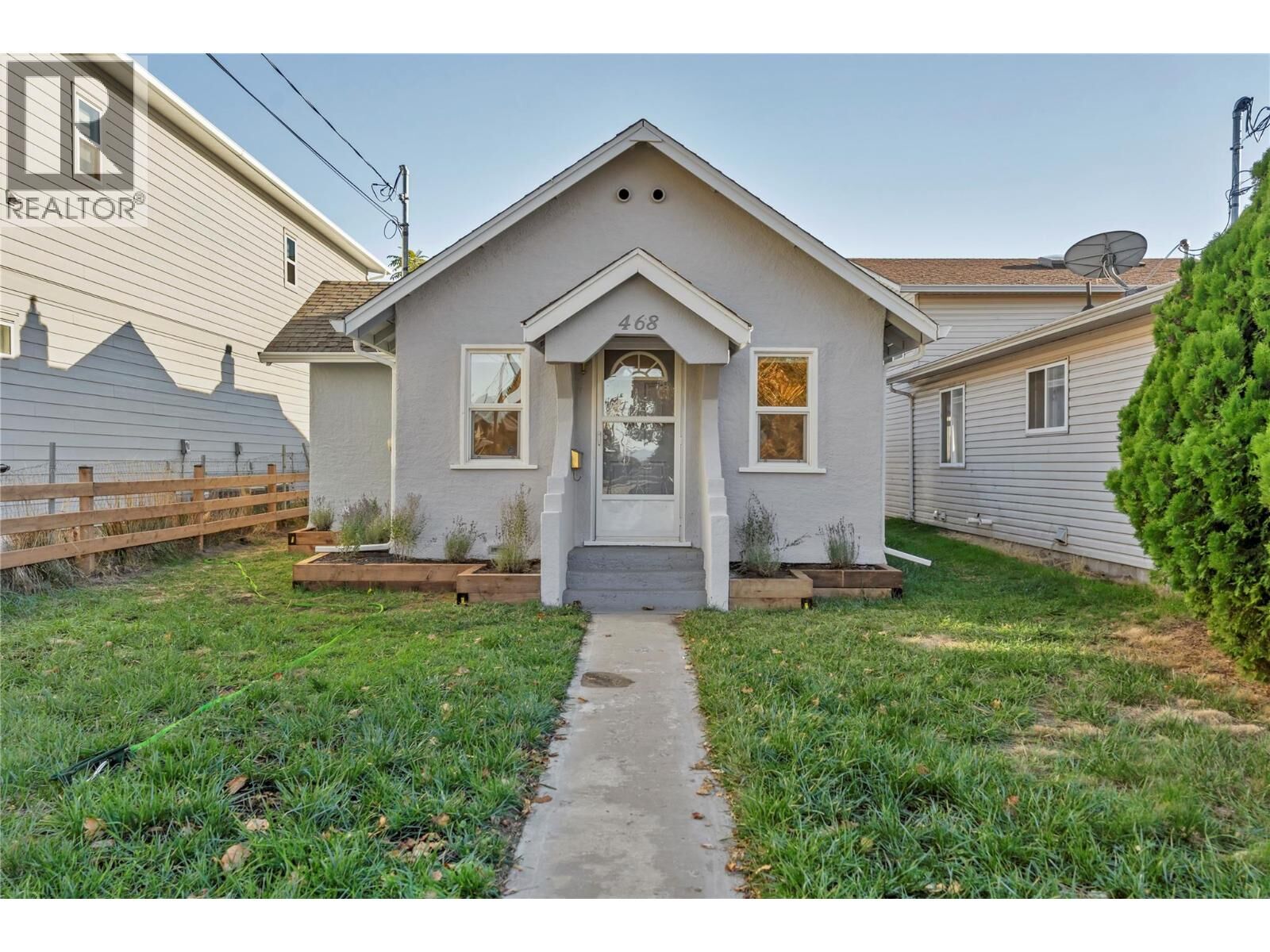 Property Photo:  468 Wade Avenue West  BC V2A 1V4 