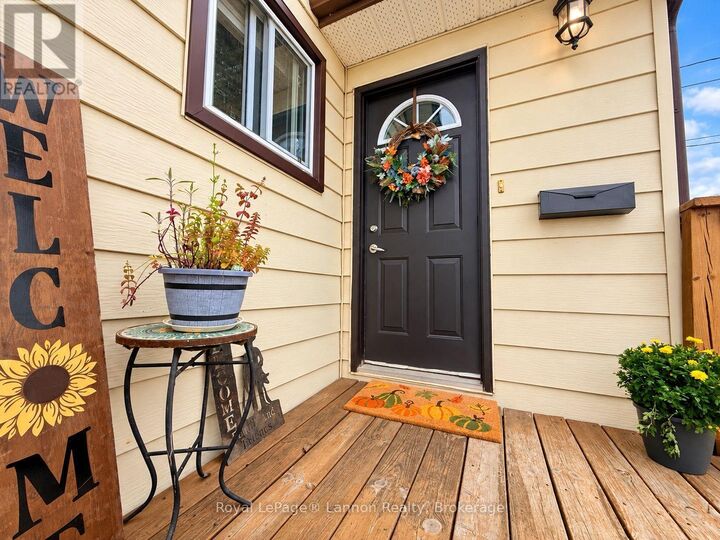 Property Photo:  1707 Crawford Avenue  ON P7E 3E7 
