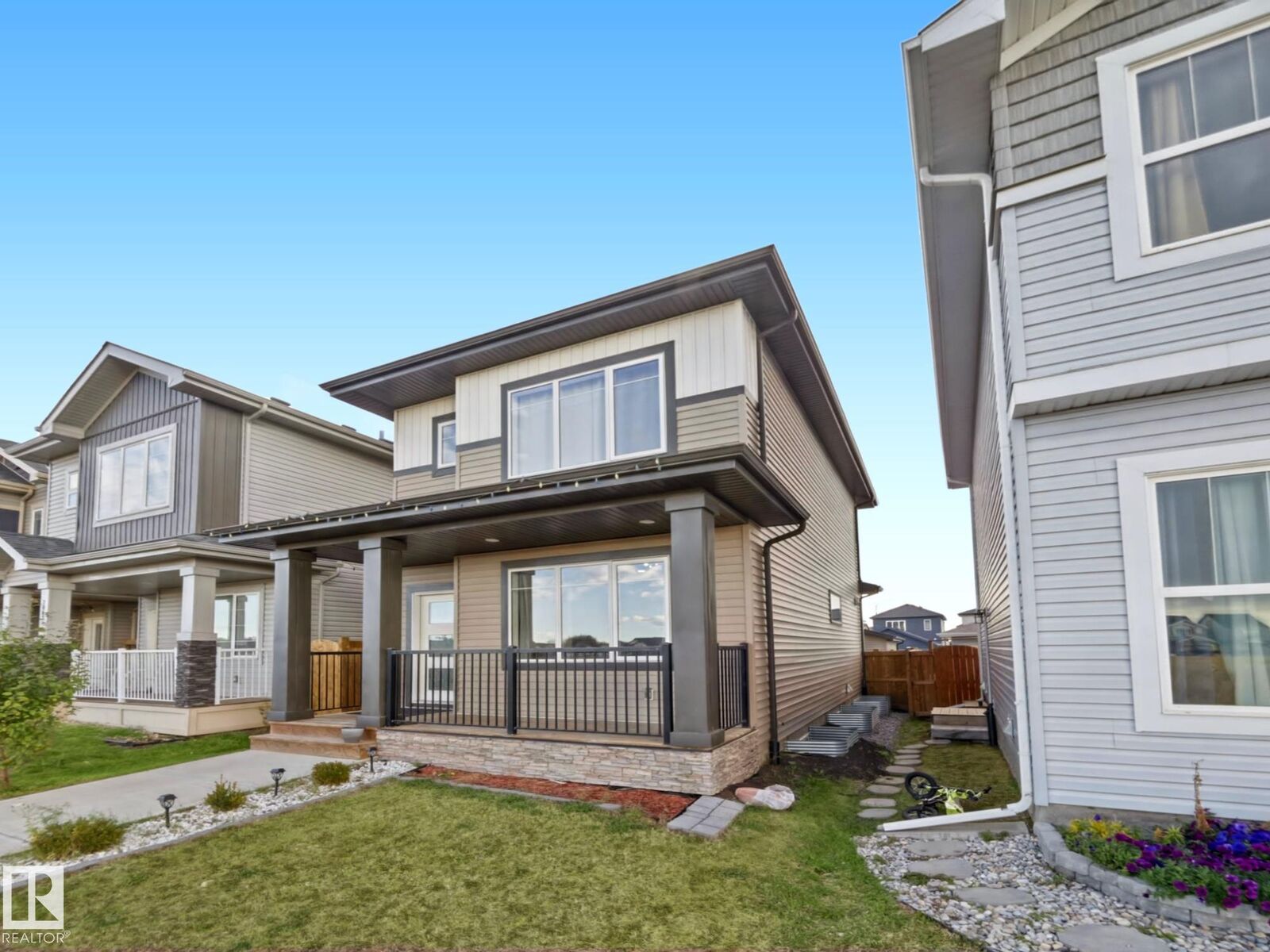 Property Photo:  20625 99B Avenue NW  AB T5T 7N3 
