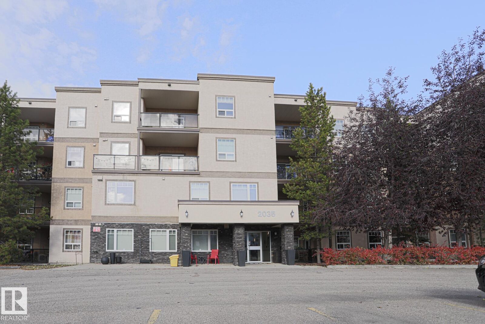 Property Photo:  2035 Grantham Court NW 111  AB T5T 3X4 